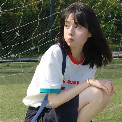看她轻轻的飞起 封面